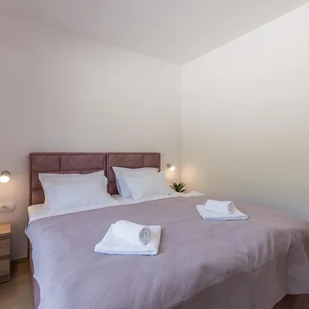 Sky D 9&1 With Tennis Court And Heated Pool