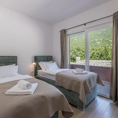 Sky D 9&1 With Tennis Court And Heated Pool