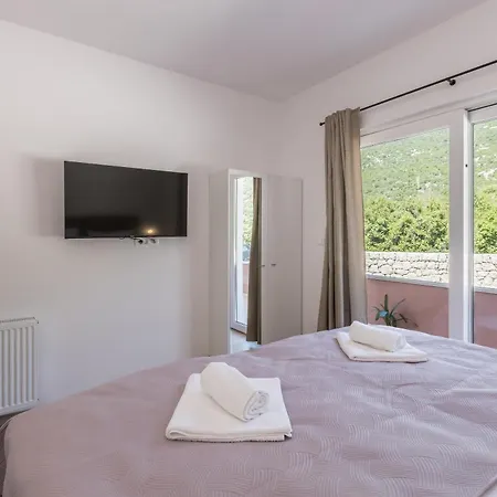 Sky D 9&1 With Tennis Court And Heated Pool Omis