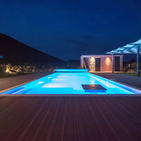 Sky D 9&1 With Tennis Court And Heated Pool Villa Omis