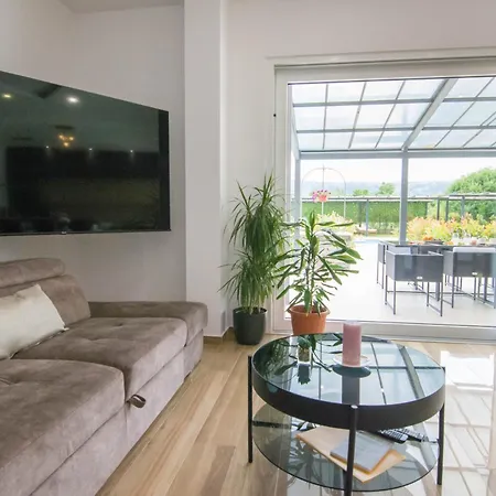 Sky D 9&1 With Tennis Court And Heated Pool Omis