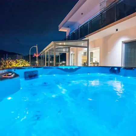 Sky D 9&1 With Tennis Court And Heated Pool *
