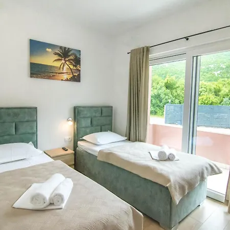 Sky D 9&1 With Tennis Court And Heated Pool Omis