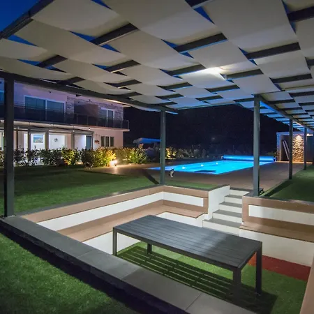 Sky D 9&1 With Tennis Court And Heated Pool Villa