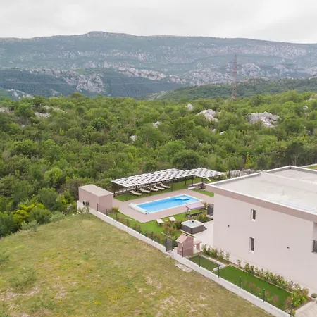 Sky D 9&1 With Tennis Court And Heated Pool Villa Omis
