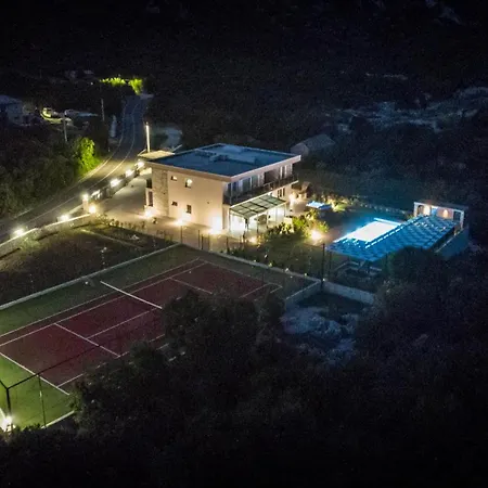 Sky D 9&1 With Tennis Court And Heated Pool Villa *