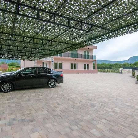 Sky D 9&1 With Tennis Court And Heated Pool